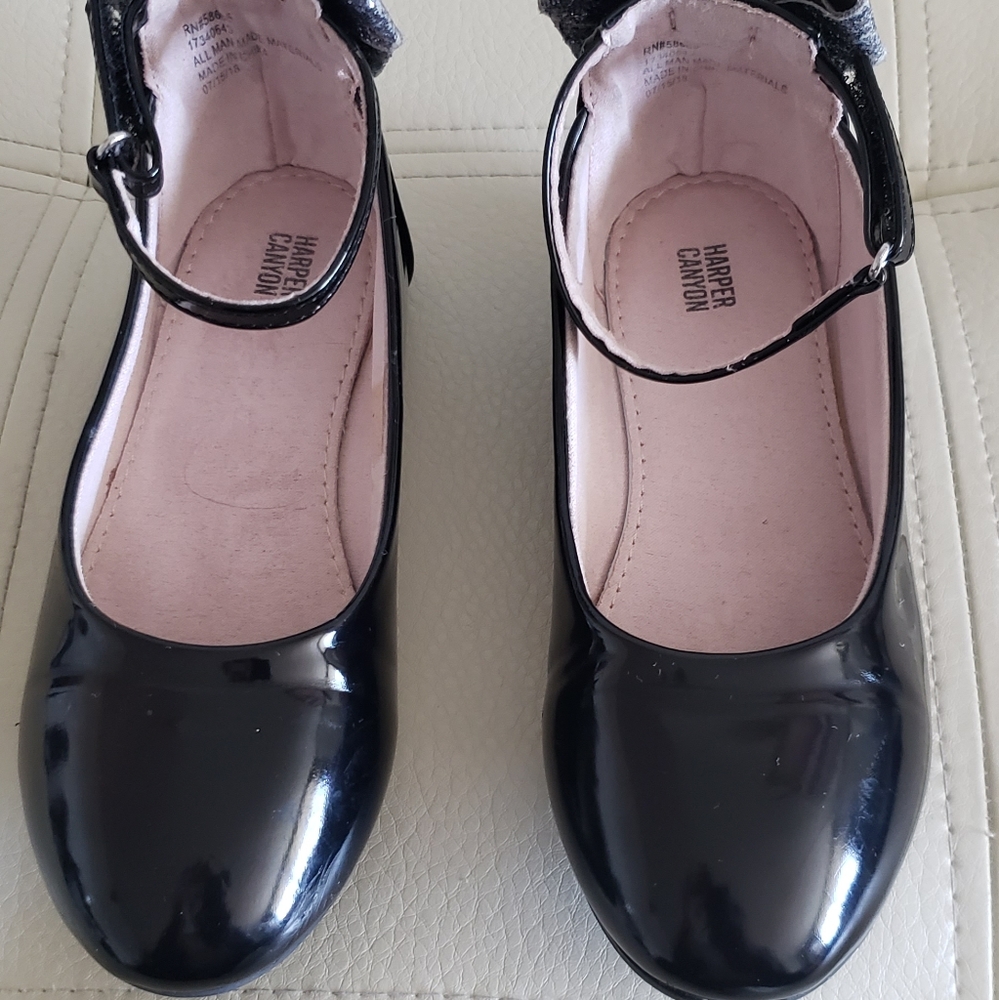 Girls Mary Jane shoes